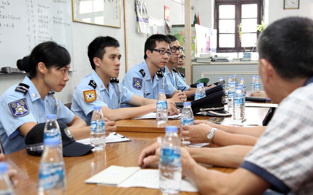 治安警察局拜訪新馬路區坊眾互助會