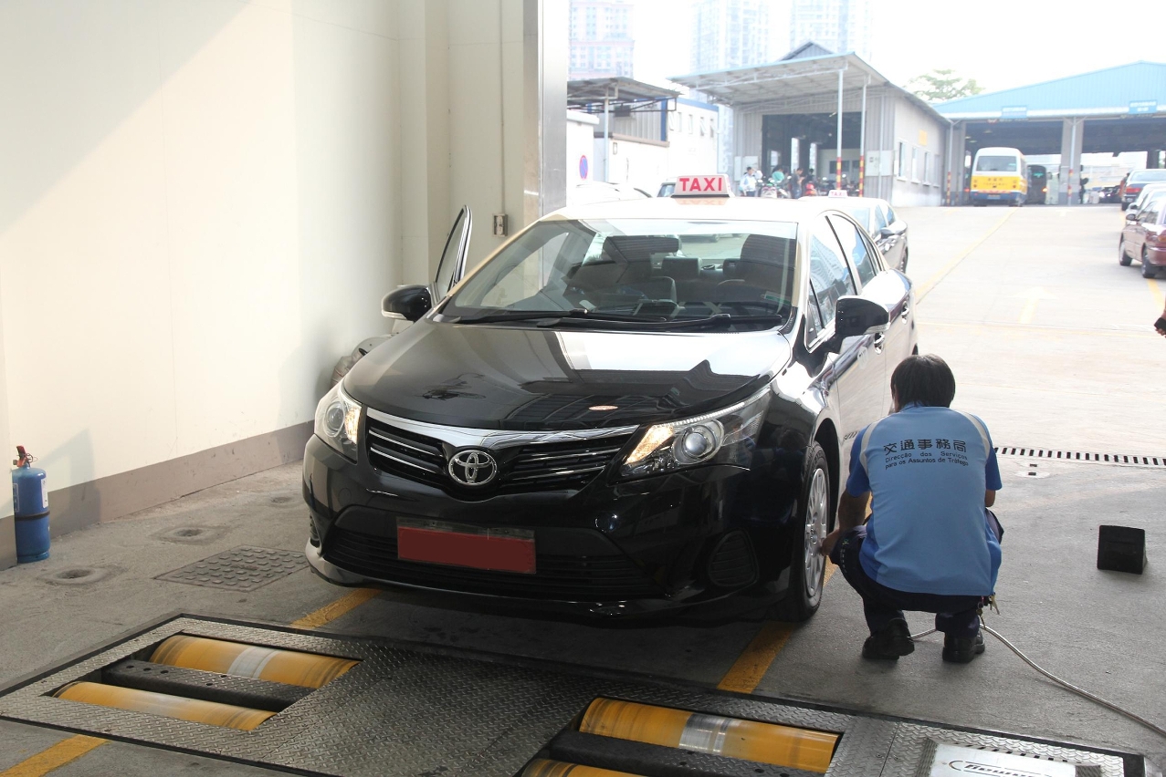 首批新增的士陸續前往汽車檢驗中心驗車