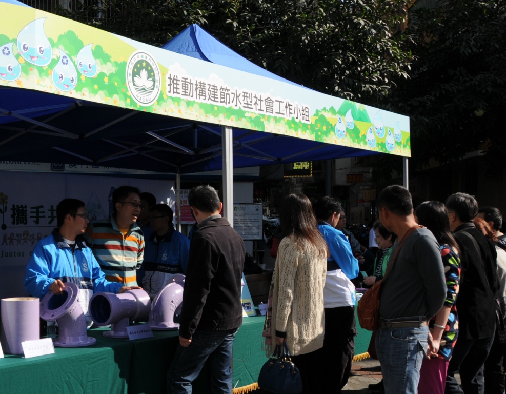 現場展出了紫色的再生水管道等相關材料和設備