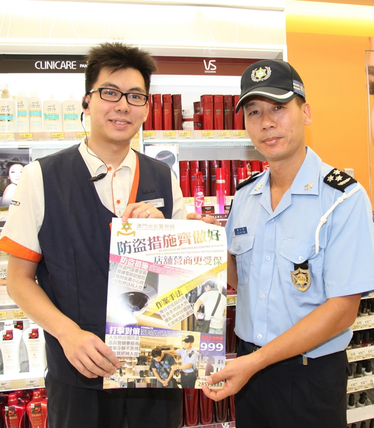 於中區店舖進行防盜竊宣傳活動