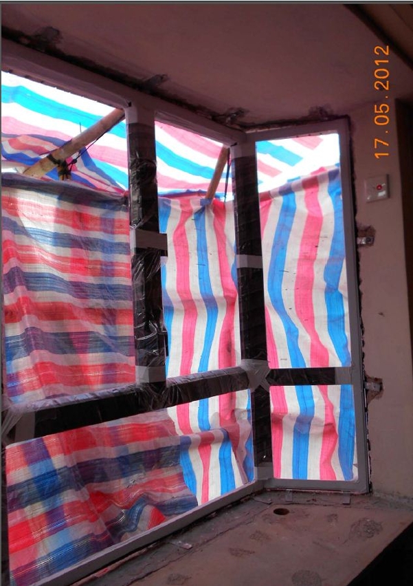 承建商為受影響住戶進行窗戶的更換
