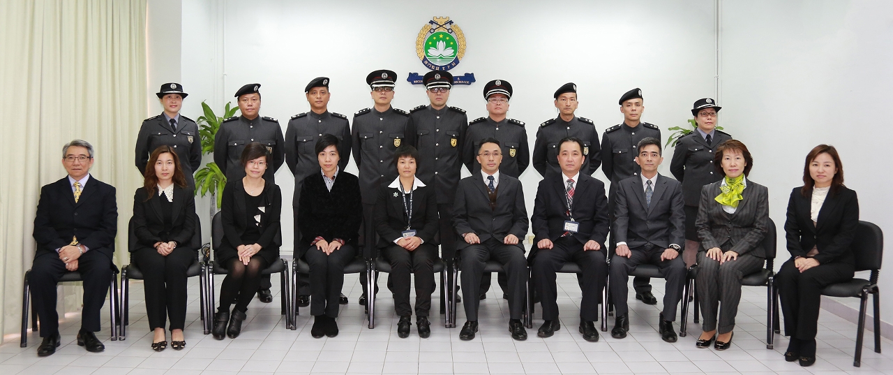 警司就職儀式在李錦昌獄長、呂錦雲副獄長及各部門主管見證下進行