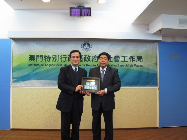 社會工作局與全國政協考察團於會後拍照留念
