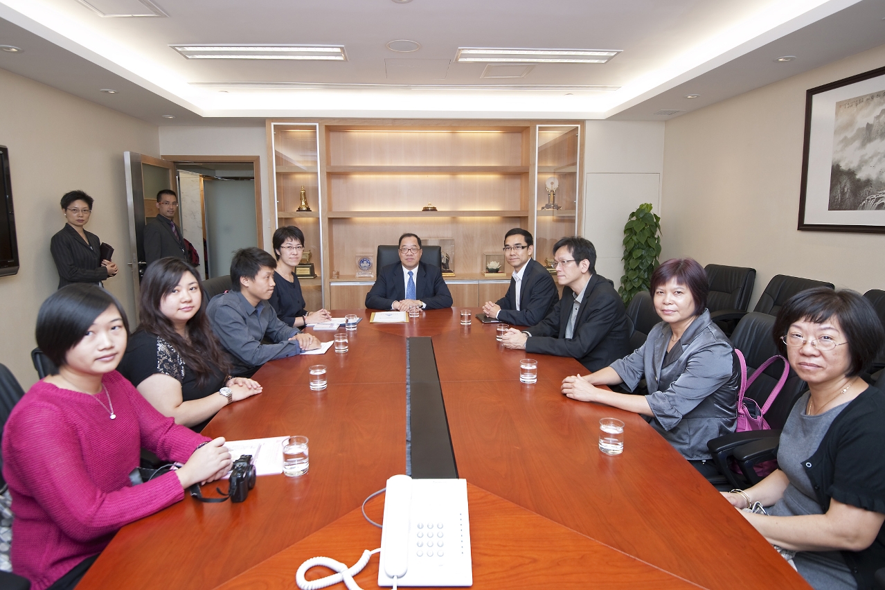經濟財政司司長譚伯源會見街總代表