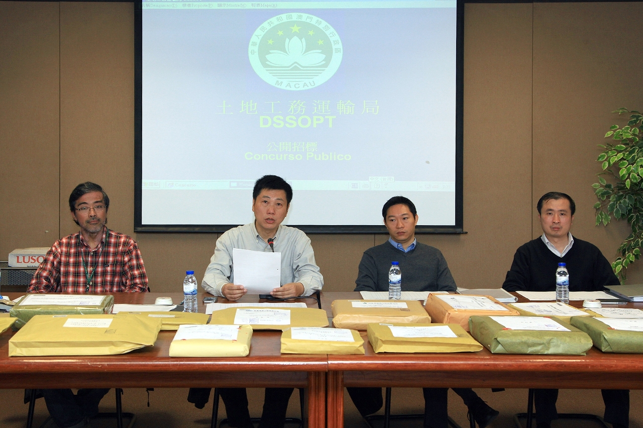 “路環石排灣都市化第一期──行人天橋A建造工程”今開標。