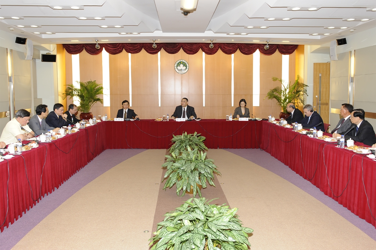 行政長官與行政長官選舉委員會委員座談