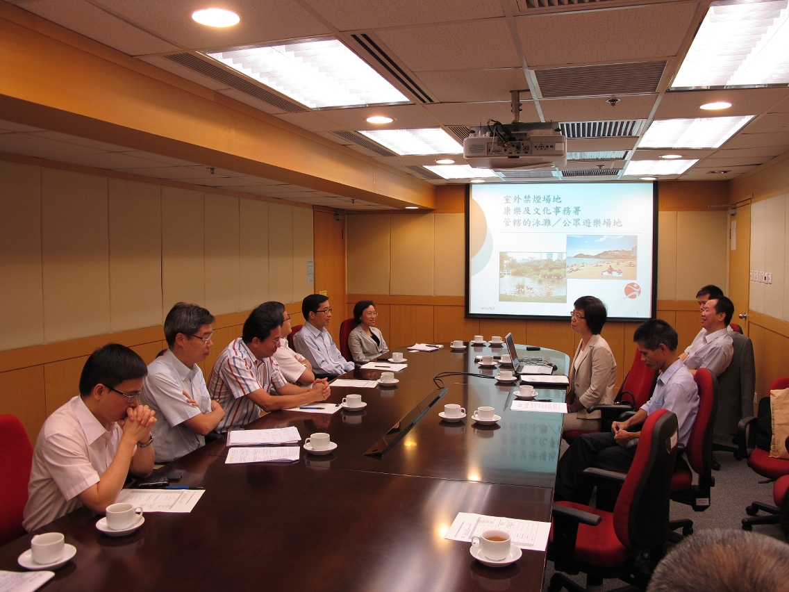 衞生局及民政總署人員到訪香港衞生署控煙辦公室