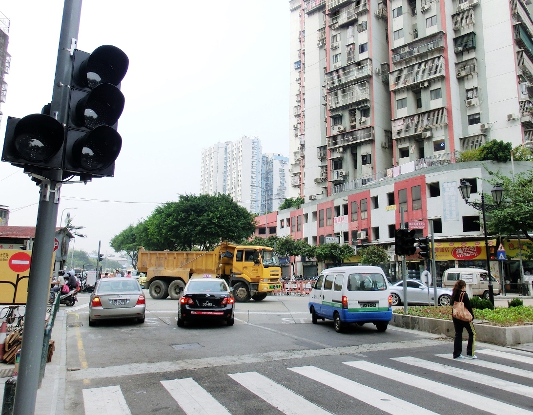 交通訊號燈提高行人過路安全