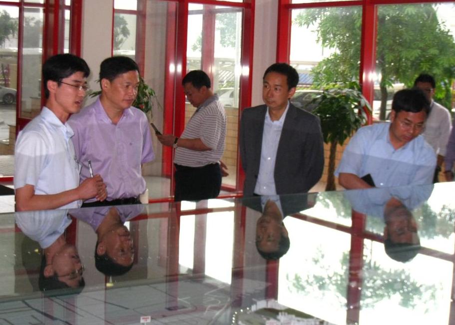 廣州市環境保護局人員到焚化中心考察各項設施