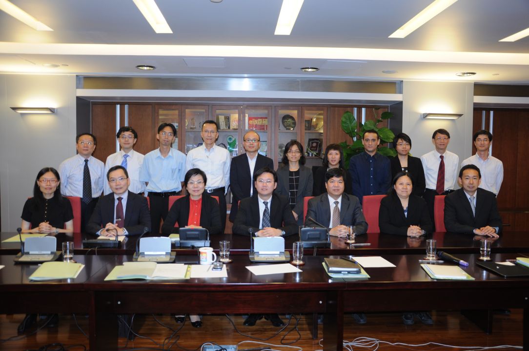港澳雙方代表團於會議結束後合照