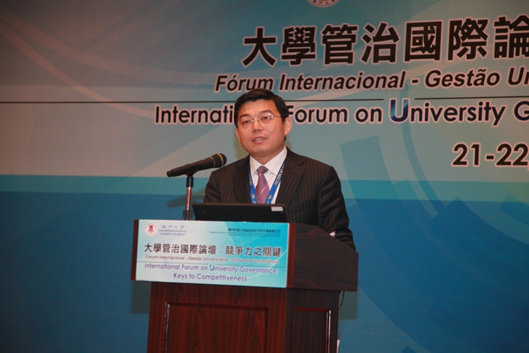 三、清華大學法學院院長王振民教授認為，大學的法律地位決定大學的發展