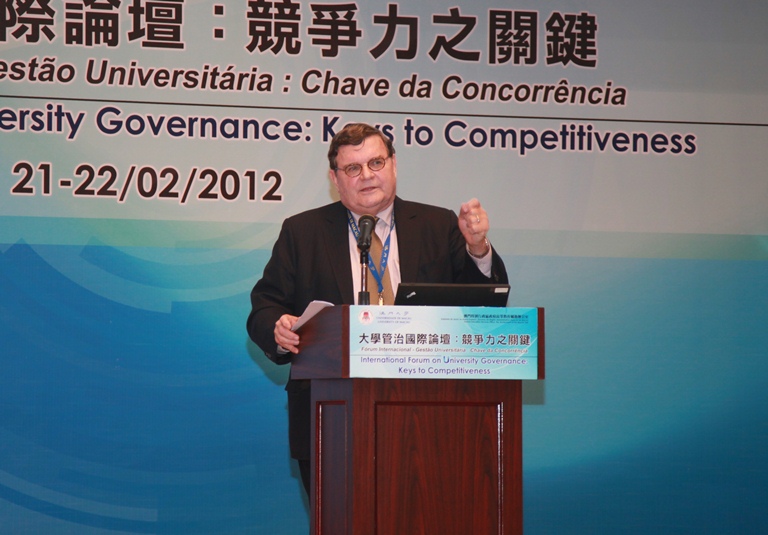 四、美國德州農工大學榮休校長William Mobley指出，大學有充份、靈活的自主性才能吸引和留住人才