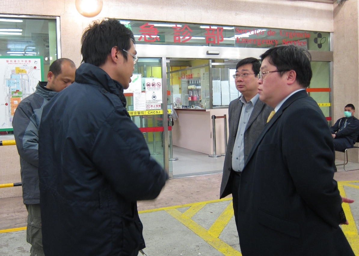 交通事務局領導慰問受傷同事