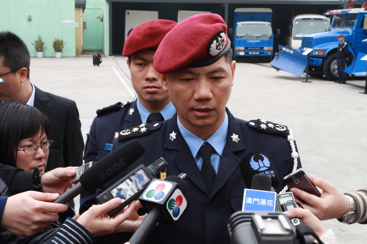 特警隊指揮官梁文昌接受傳媒訪問
