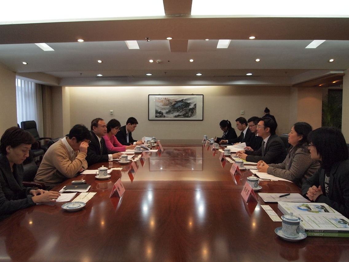 環保局及貿促局代表向國家環保部推廣2011MIECF