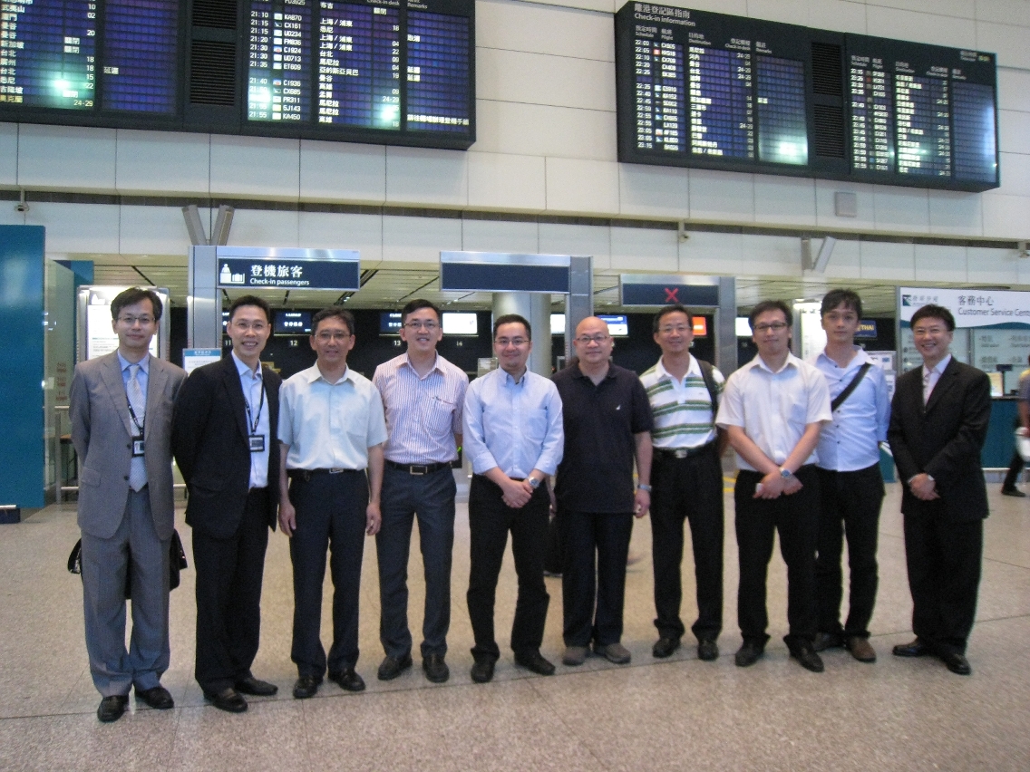 視察港鐵香港站設施