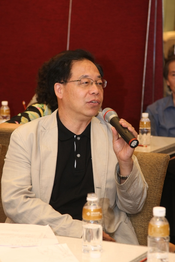 本澳藝術家黎鷹在會上發言