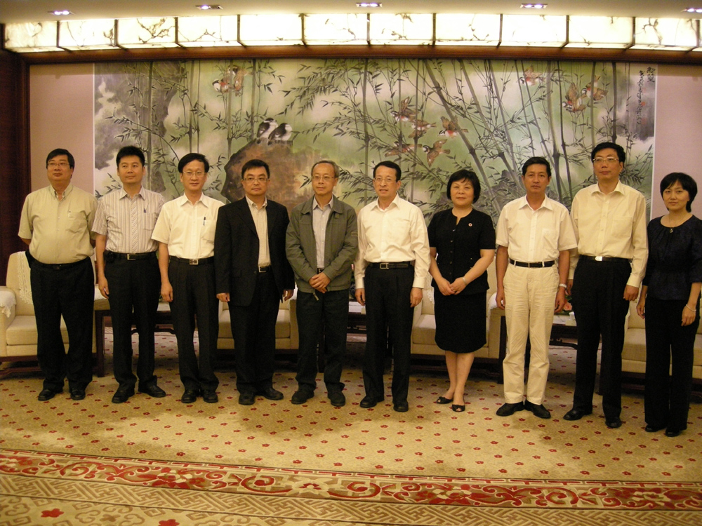 劉仕堯一行與上海市副市長沈駿等合照