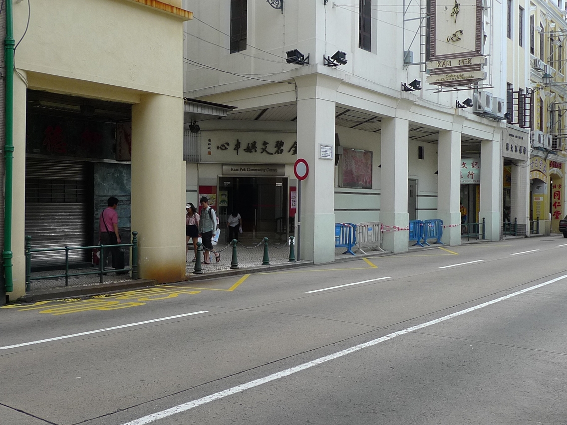 新馬路近金碧文娛中心外已劃上地線配合新巴士站於本月21日啟用