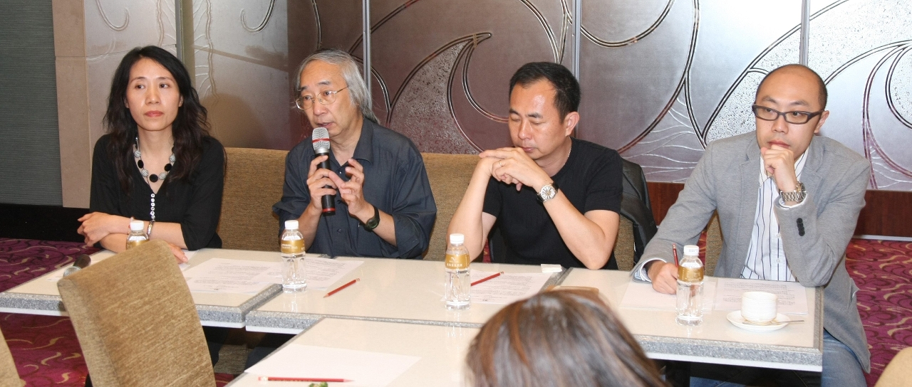 文化局代表在會上介紹明年澳門視覺藝術年展的構想，並聆聽與會者的寶貴意見。