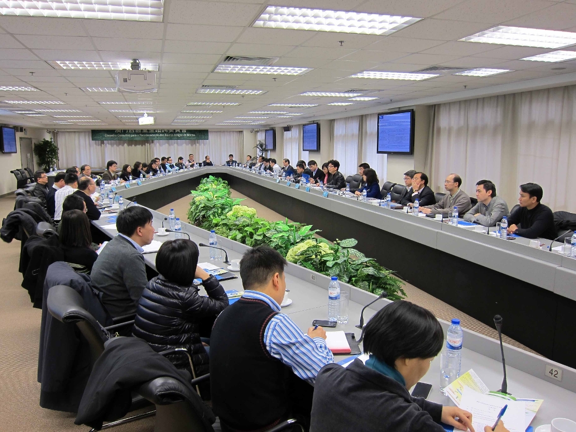 《環珠江口宜居灣區建設重點行動計畫》編制組與本澳多個政府部門及本地專業人士進行座談。