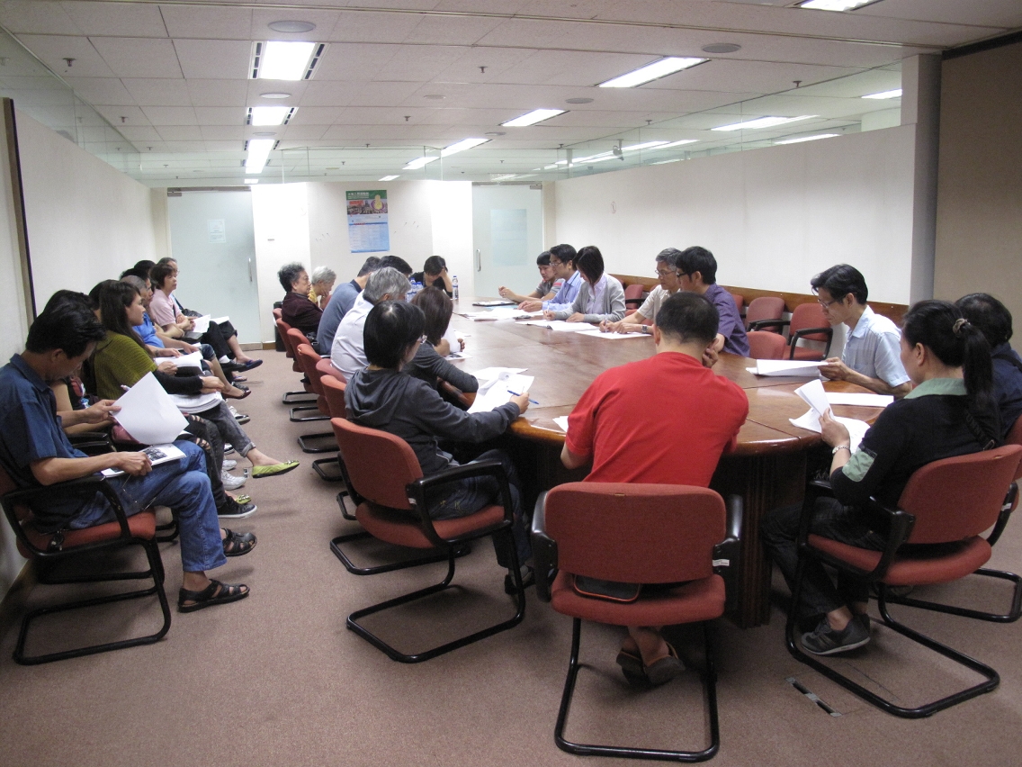 土地工務運輸局、坊會代表與小業主昨舉行會議商討福寧大廈的跟進工作。
