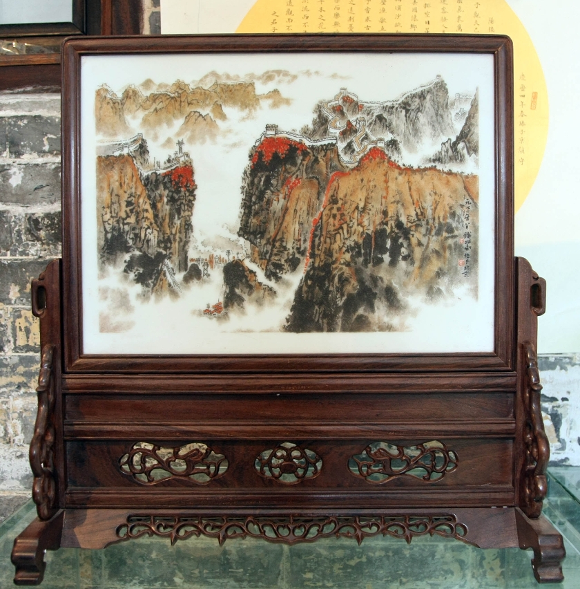 帶有水墨效果的刻瓷作品創作難度甚高