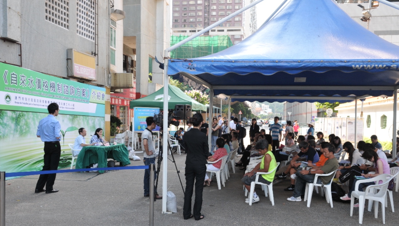 小組成員與市民交流意見