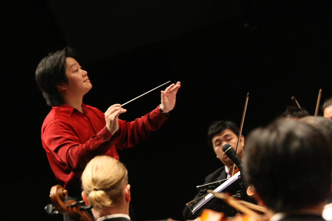 簡栢堅執棒《音樂合家歡──弦動我心》音樂會，表演多首古典弦樂名作。