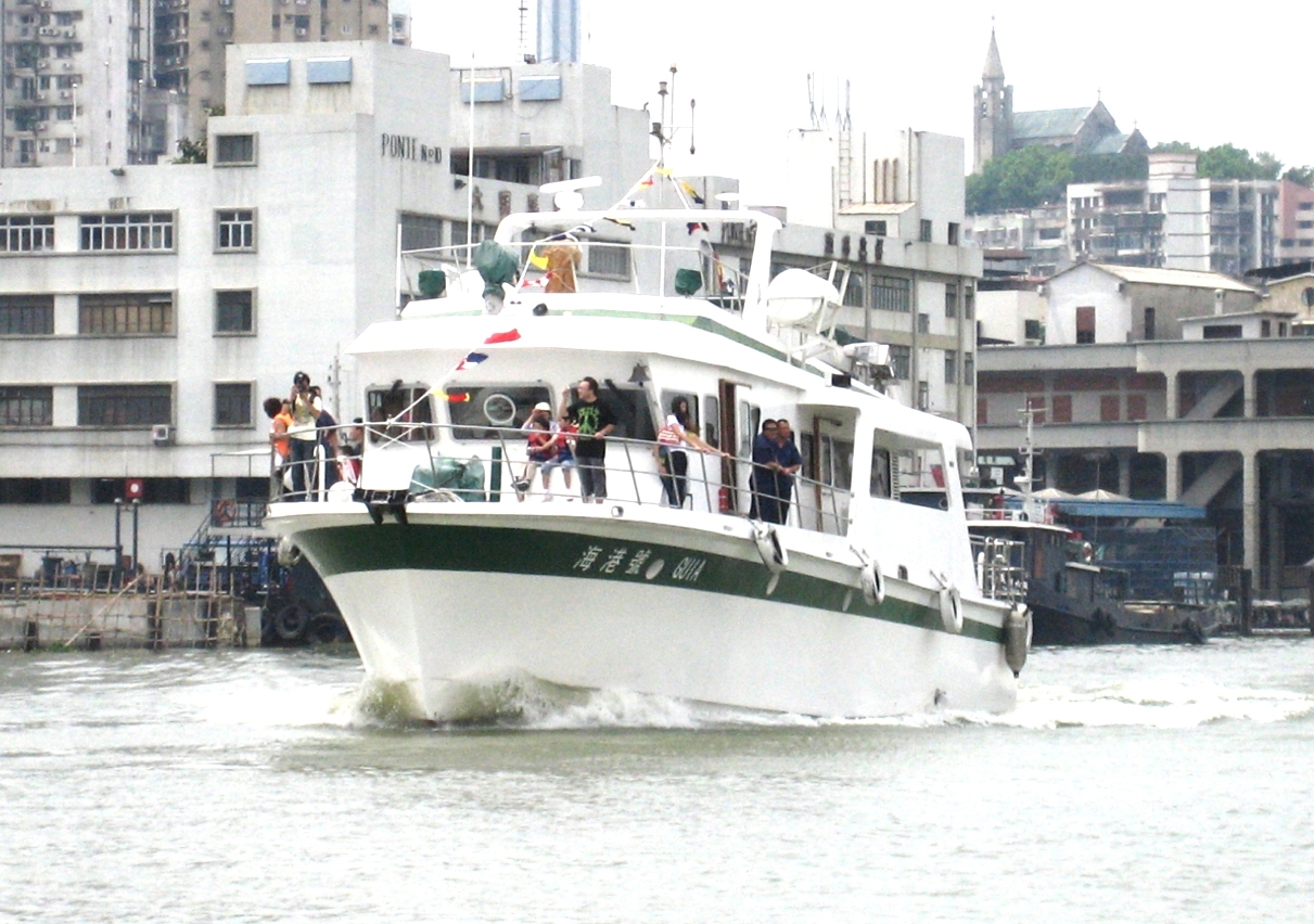 市民可乘坐港務局船隻暢遊