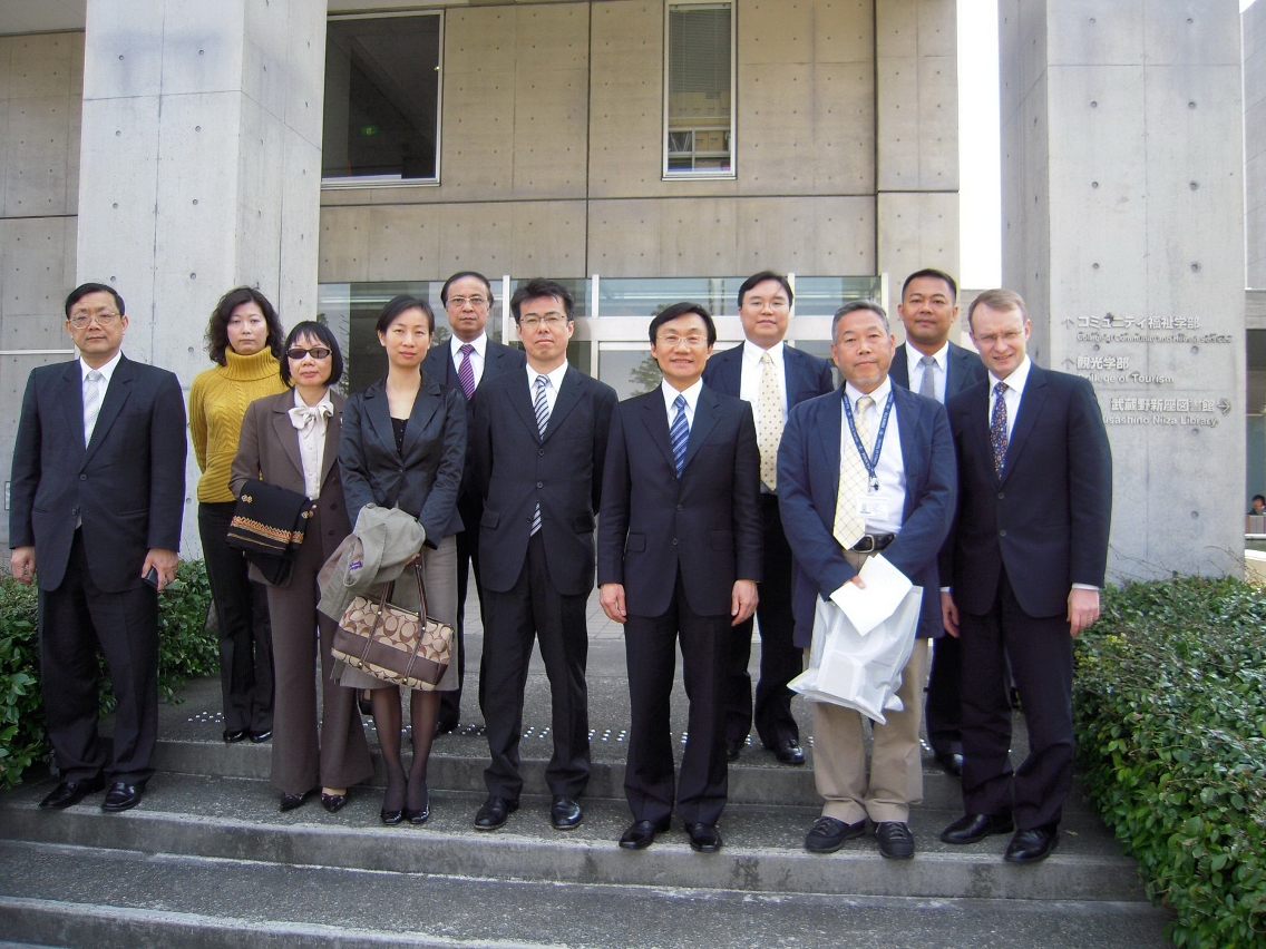 訪問團獲立教大學觀光學院(College of Tourism of Rikkyo University) 院長豊田由貴夫教授的熱情接待