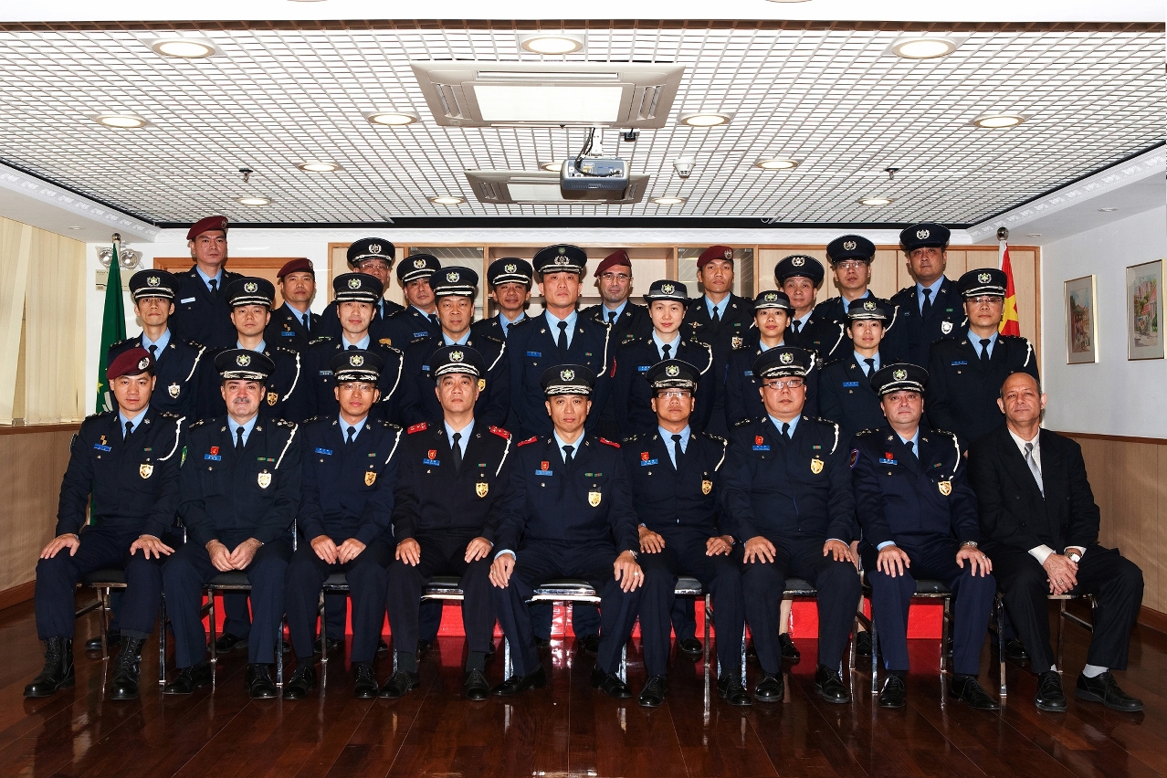 治安警十名警員因傑出行為獲免考晉升