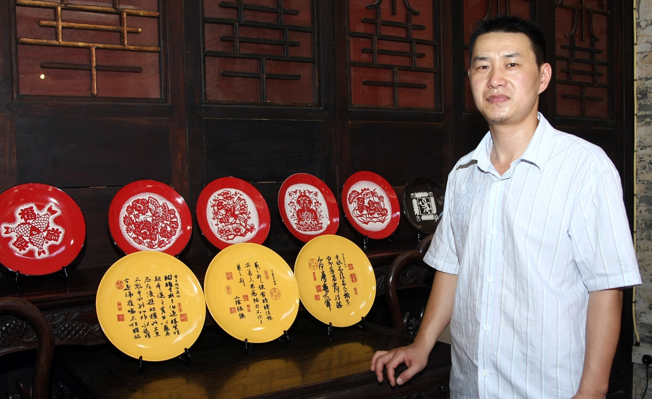 磚、瓷雕刻工藝家梁義