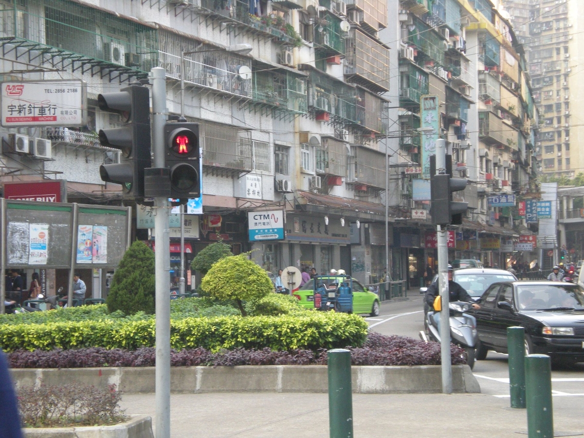 交通事務局近日已在多處地點的交通燈安裝電子過路發聲裝置
