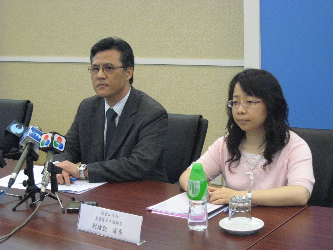 葉炳權局長和劉結艷處長會見傳媒
