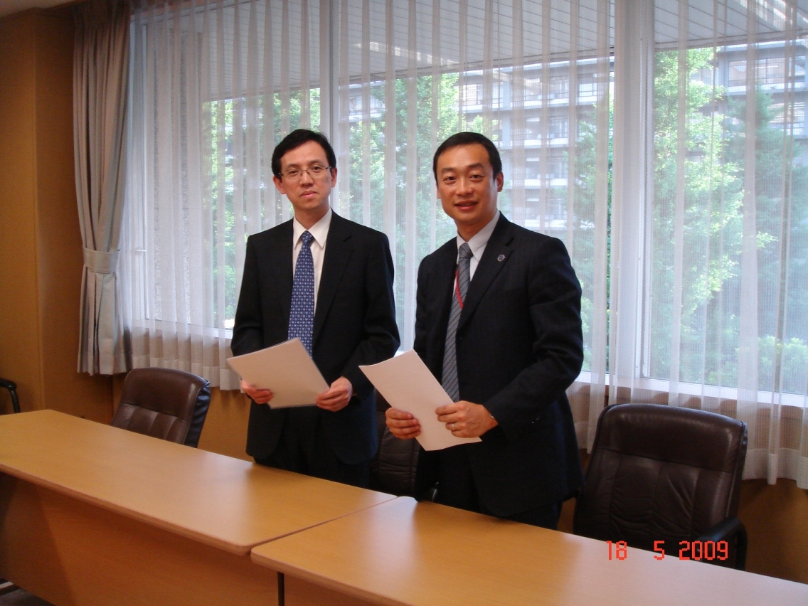 澳門特別行政區民航局與日本國土交通省於2009年5月18日更新了兩地航空運輸會談紀要，允許澳門方航空企業經營前往日本所有航點的航空服務。