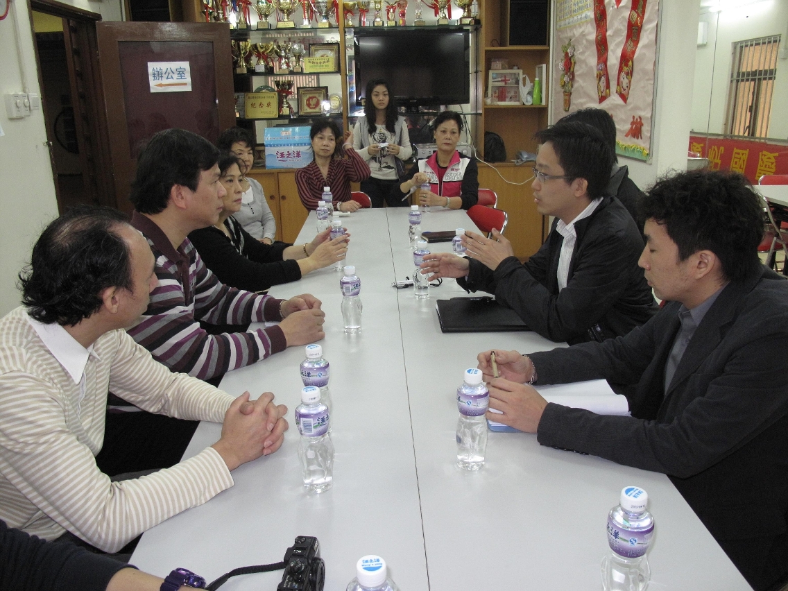 交通事務局與台山坊會就改善華大新村交通問題交換意見