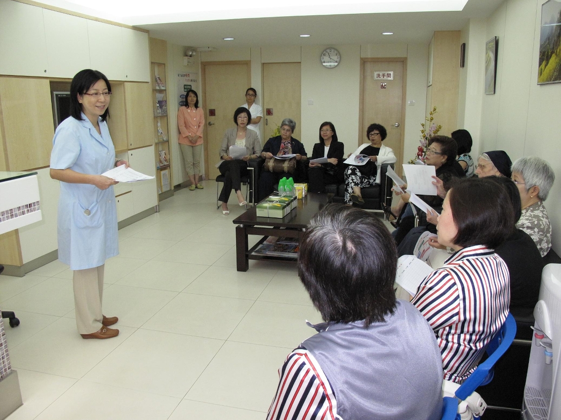 婦女保健中心主任劉雁華介紹中心運作情況