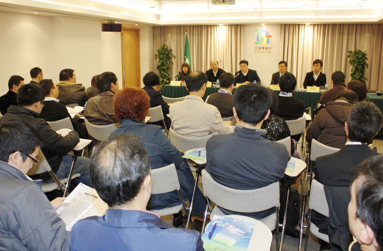 交通事務局向社諮會介紹交通政策構想