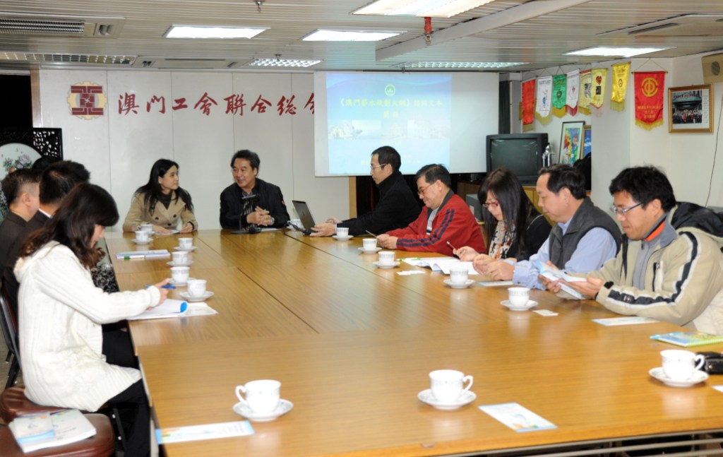 小組與工聯負責人討論大綱諮詢文本內容