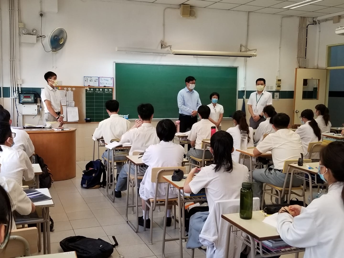 老柏生局長勉勵初中學生