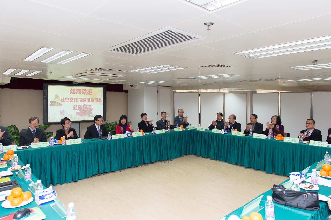 O Secretário para os Assuntos Sociais e Cultura da RAEM, Doutor Alexis Tam efectuou, visita à Associação de Educação de Macau