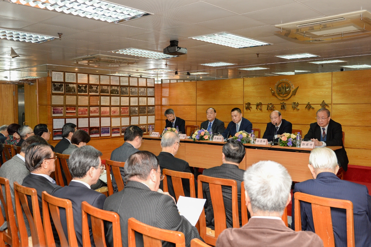 Visita do Secretário para a Economia e Finanças, Leong Vai Tac, às Associação Industrial de Macau, Associação dos Exportadores e Importadores de Macau , Associação dos Industriais de Tecelagem e Fiação de Lã de Macau e Associação dos Fretadores de Macau.