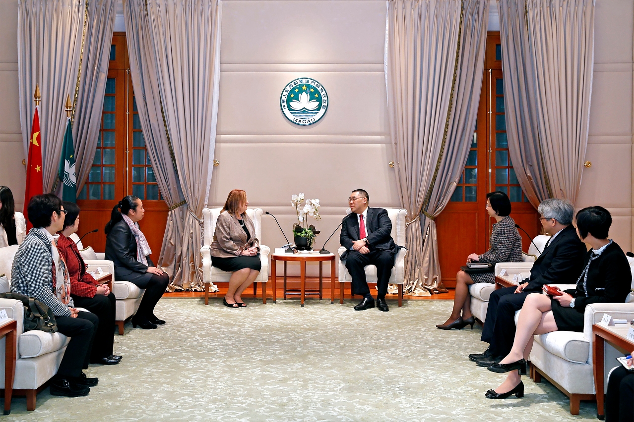 Chefe do Executivo, Chui Sai On, recebe em audiência presidente do Conselho Internacional de Enfermeiros, Judith Shamian