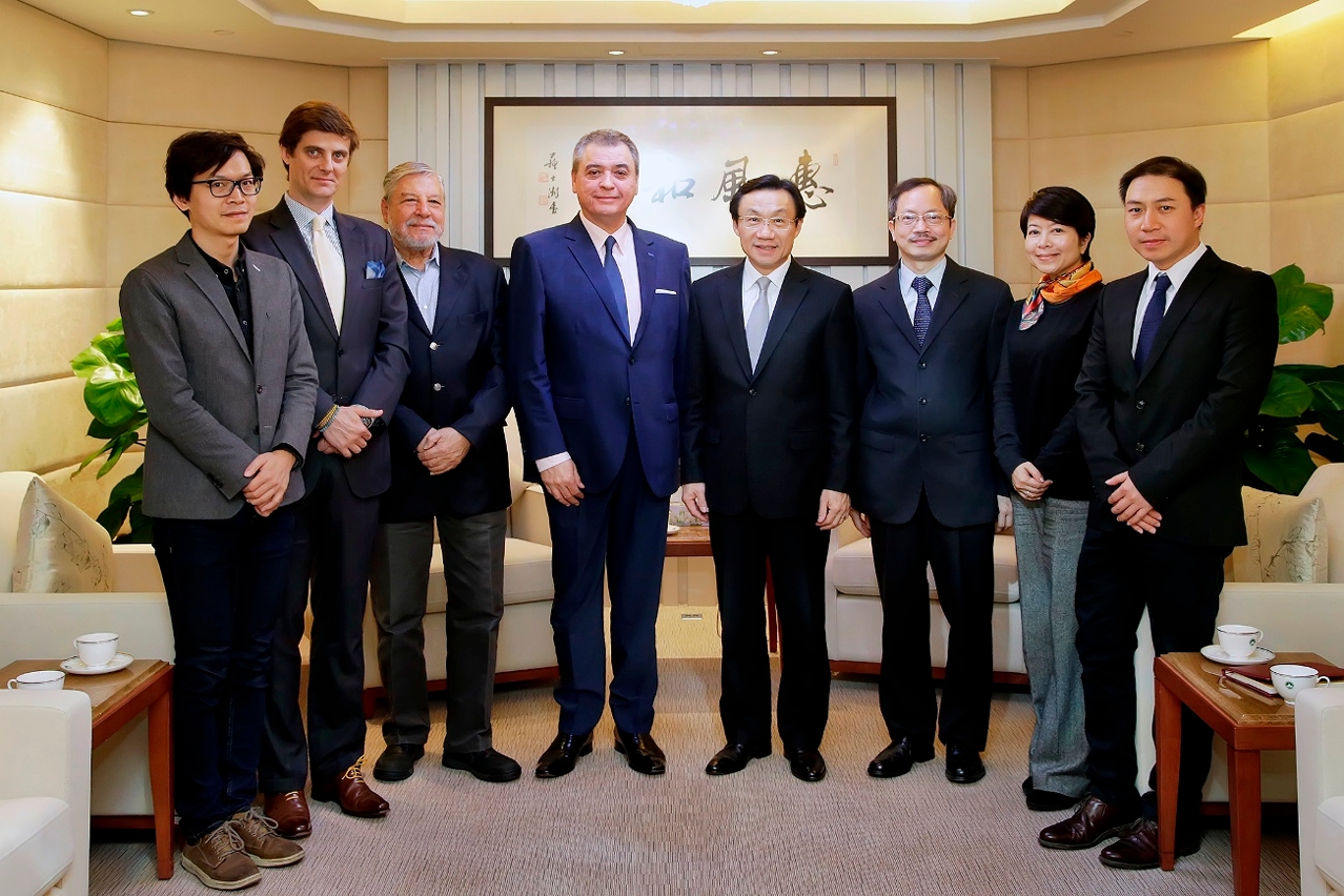 O Secretário para os Assuntos Sociais e Cultura teve um encontro com os dirigentes do Albergue da Santa Casa da Misericórdia de Macau FOTO2