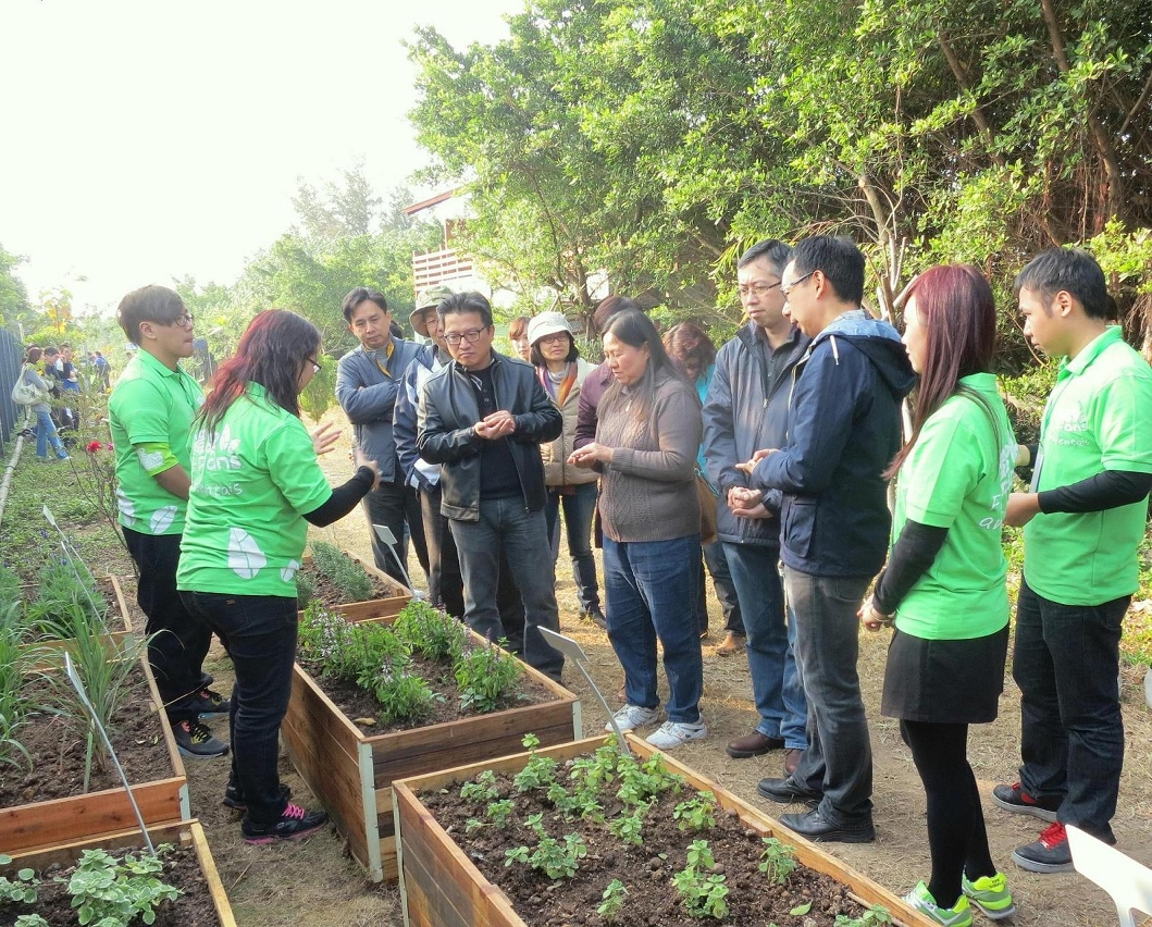Os fãs ambientais assumem a missão ambiental na Zona Ecológica, realçando a função pedagógica com característica de reciprocidade benéfica, quer para a parte dos guias que “ensinam”, quer para a parte dos visitantes que “aprendem” os conhecimentos de preservação ecológica, elevando o conceito ambiental