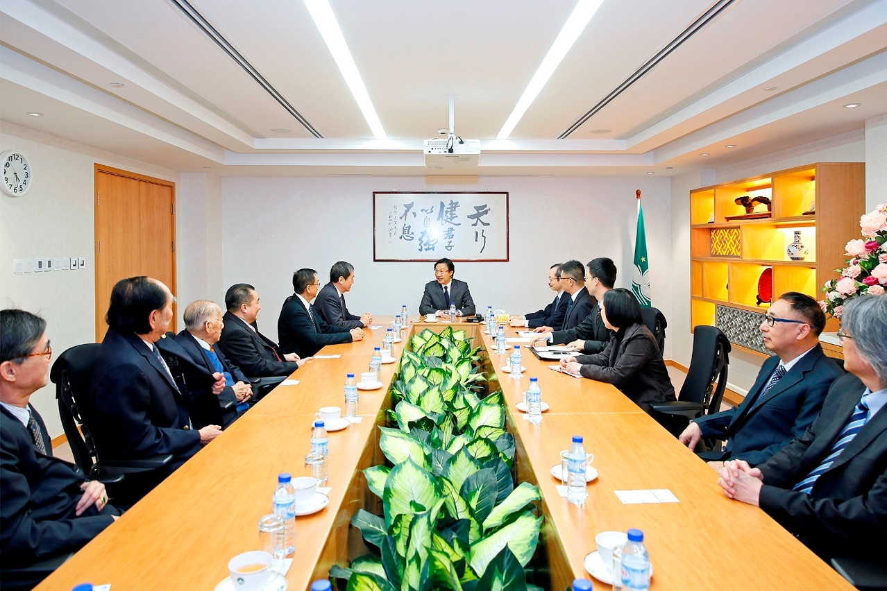 Secretário para os Assuntos Sociais e Cultura teve um encontro com a delegação da Federação das Associações Gerais Desportivas de Macau