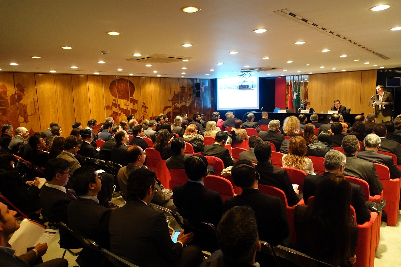 Evento ao Vivo - Seminário sobre o Portal para a Cooperação na Área Económica, Comercial e de Recursos Humanos entre a China e os Países de Língua Portuguesa e os “Três Centros”.