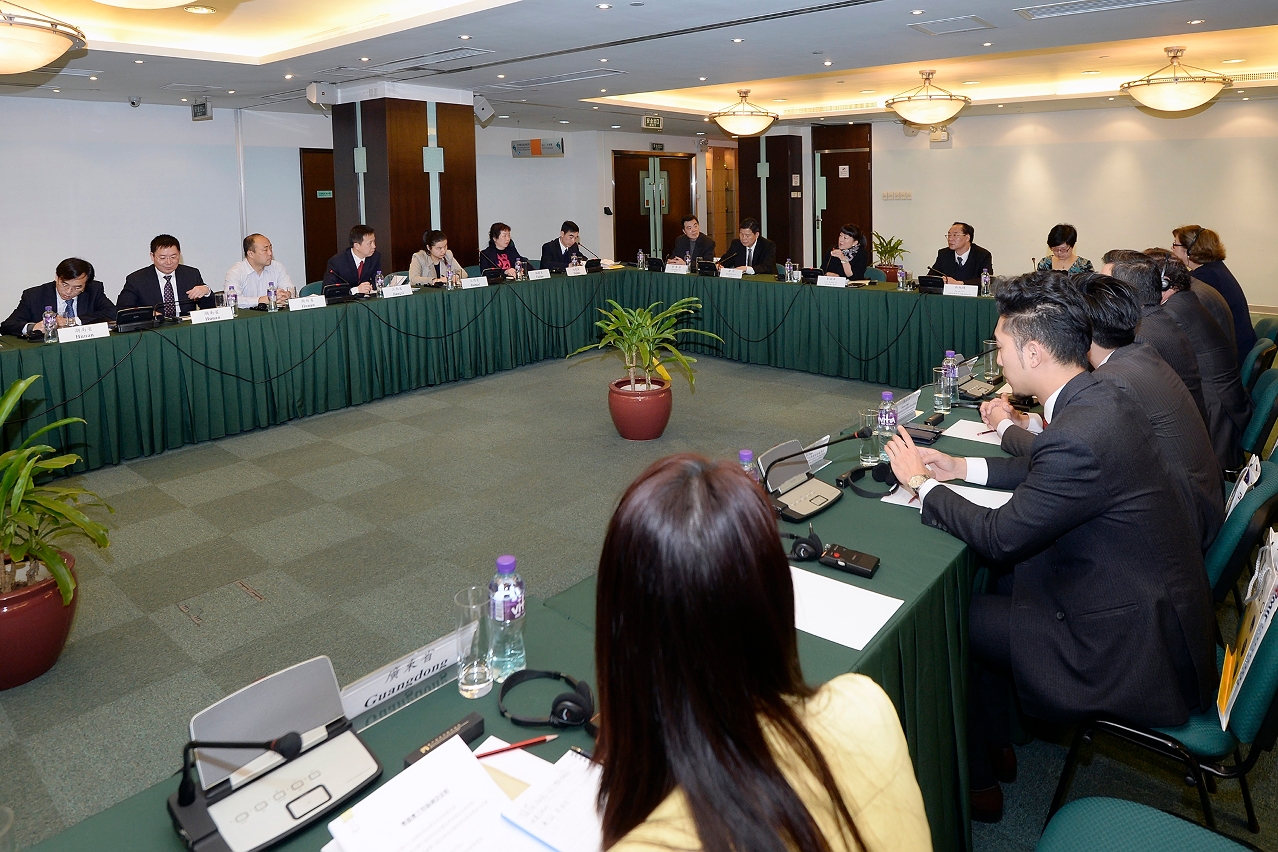 Apresentação sobre o ambiente de investimento de Macau no IPIM aos coordenadores do curso de formação.