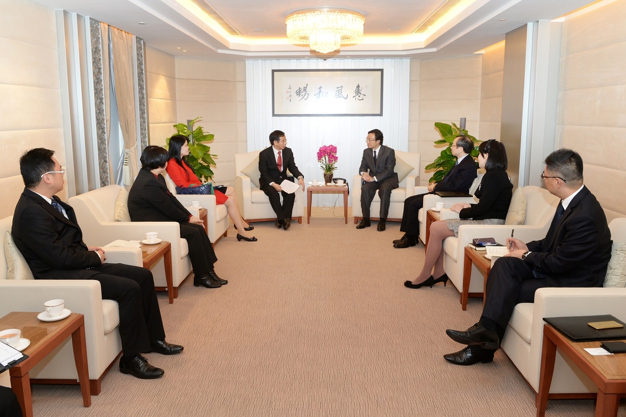 Secretário para os Assuntos Sociais e Cultura teve um encontro com a direcção da Universidade da Cidade de Macau